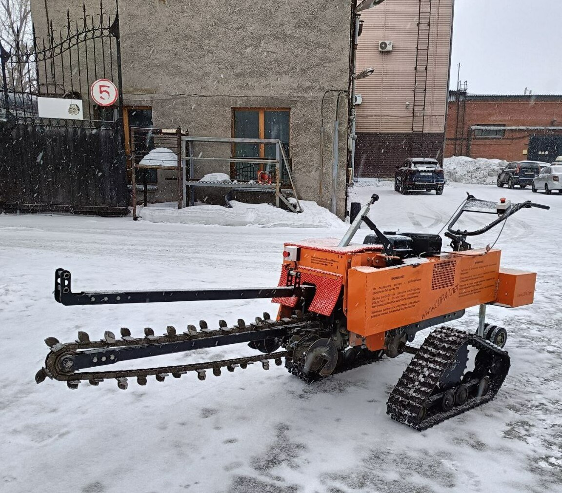 Траншеекопатель #1
-Мощность двигателя 17 лошадиных сил
-Три передачи в транспортном режиме, две передачи в режиме разработки траншеи
-Наибольшая глубина <span style="font-weight: bold;">1.200</span> миллиметров, ширина траншеи 8 сантиметров <span style="font-weight: bold;">Бывший в употреблении</span> -<span style="font-weight: bold;">Стоимость на гусеницах 450000 рублей.
</span>